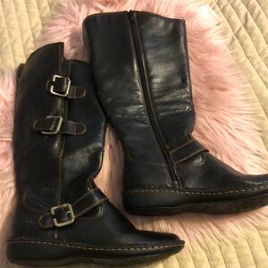 Dark brown leather boc boots size 8 m can extend calf size . Never worn